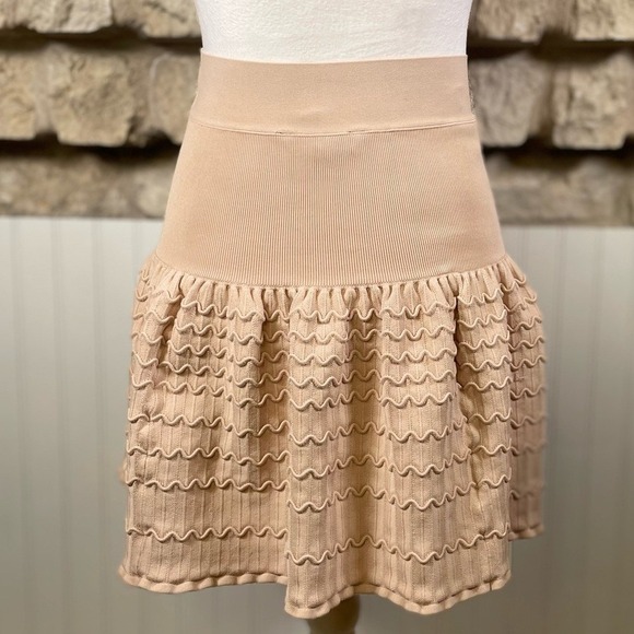 BCBGMaxAzria Dresses & Skirts - BCBG MAXAZRIA Light Peach Ribbed Knit Ruffle Mini Skirt‎ Womens Small